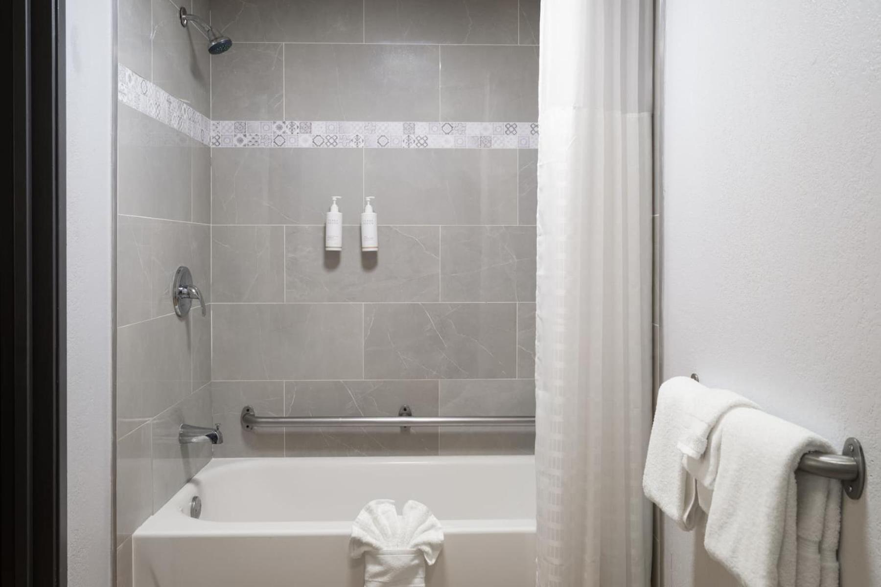 Days Inn By Wyndham Columbus Worthington エクステリア 写真