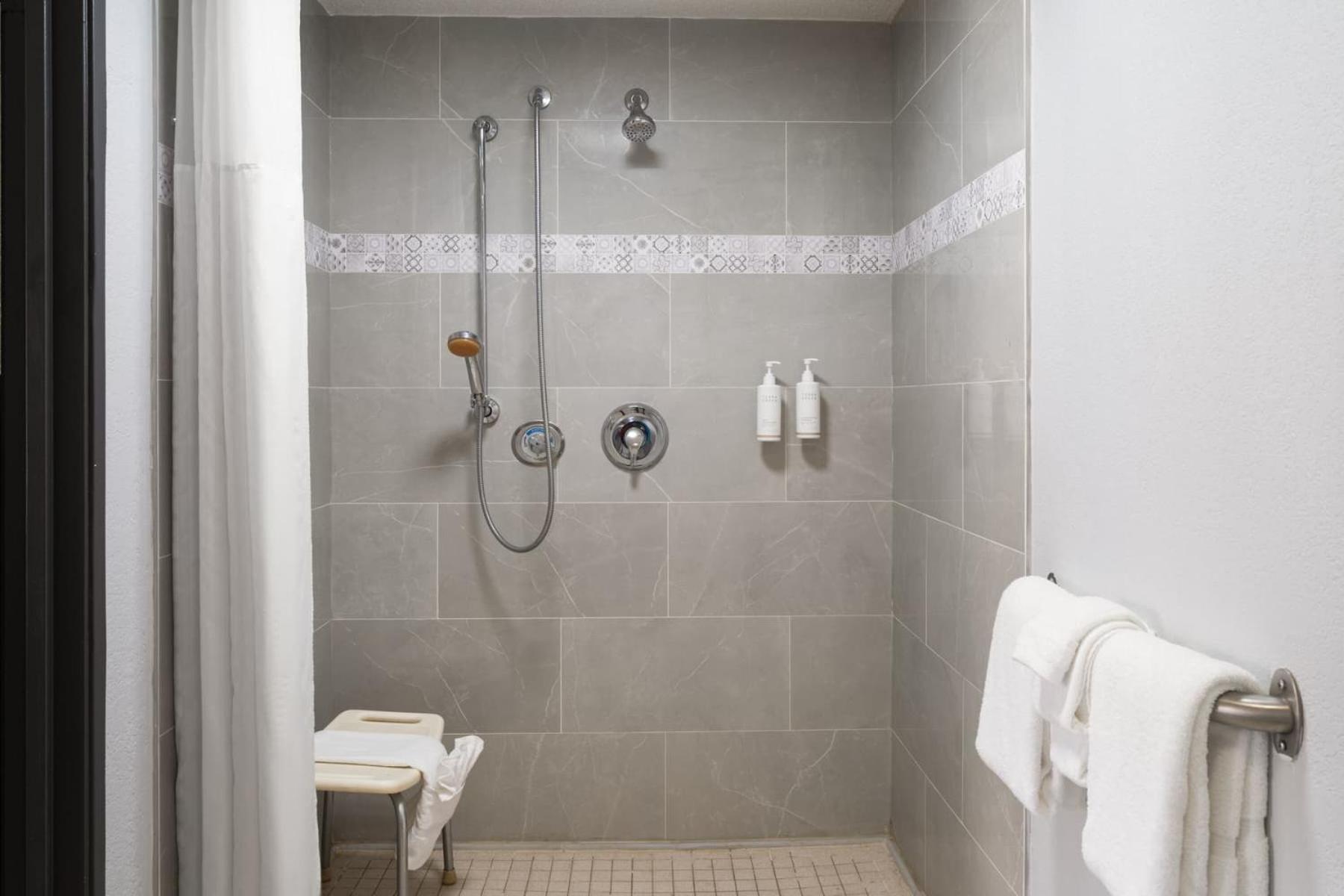 Days Inn By Wyndham Columbus Worthington エクステリア 写真