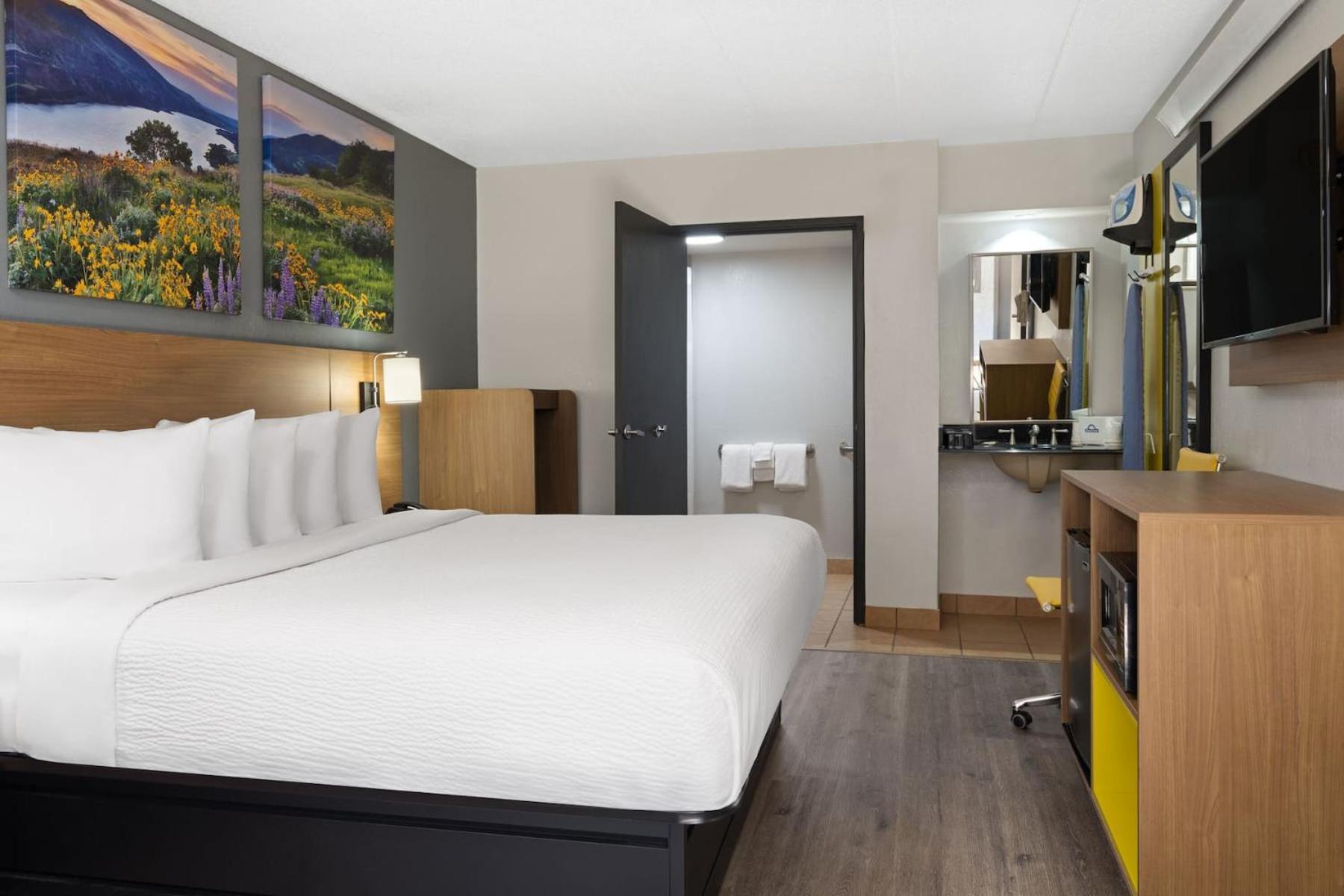 Days Inn By Wyndham Columbus Worthington エクステリア 写真