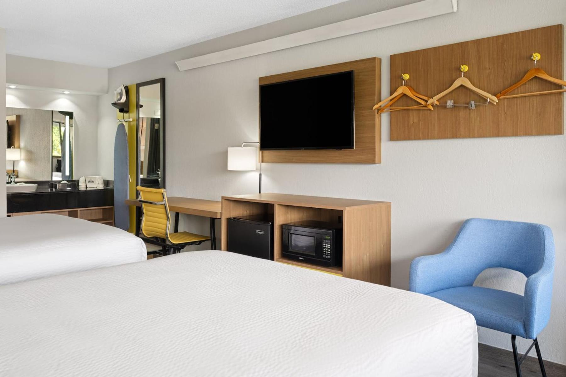 Days Inn By Wyndham Columbus Worthington エクステリア 写真