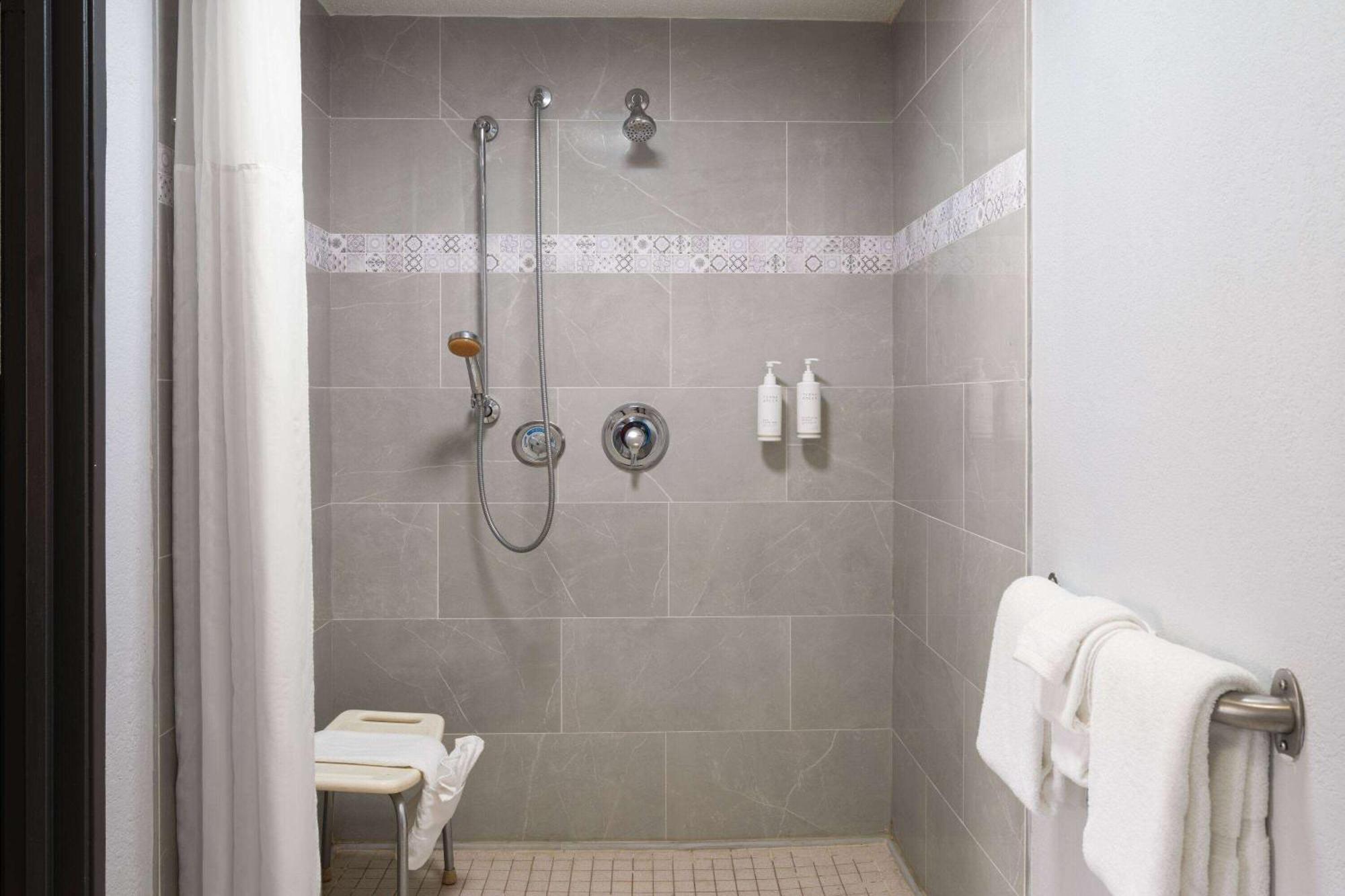 Days Inn By Wyndham Columbus Worthington エクステリア 写真