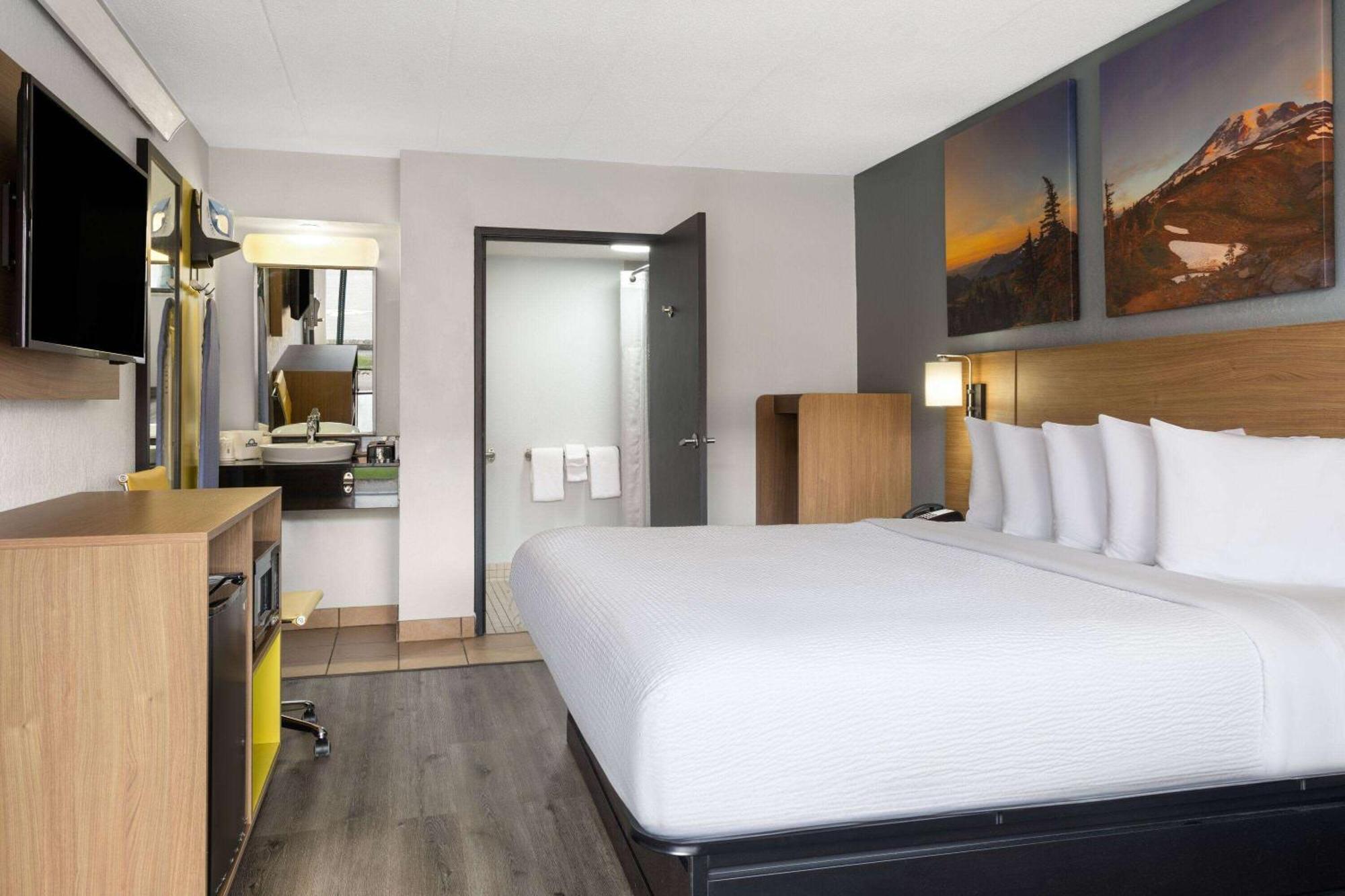 Days Inn By Wyndham Columbus Worthington エクステリア 写真