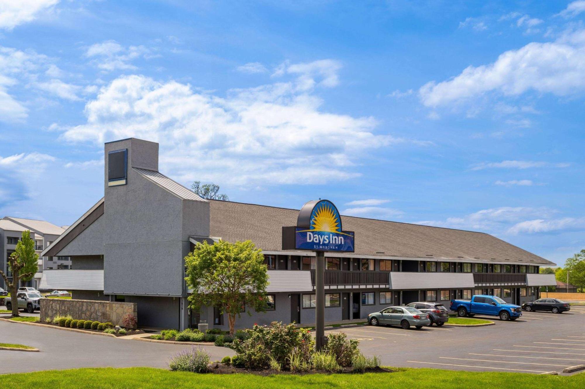 Days Inn By Wyndham Columbus Worthington エクステリア 写真